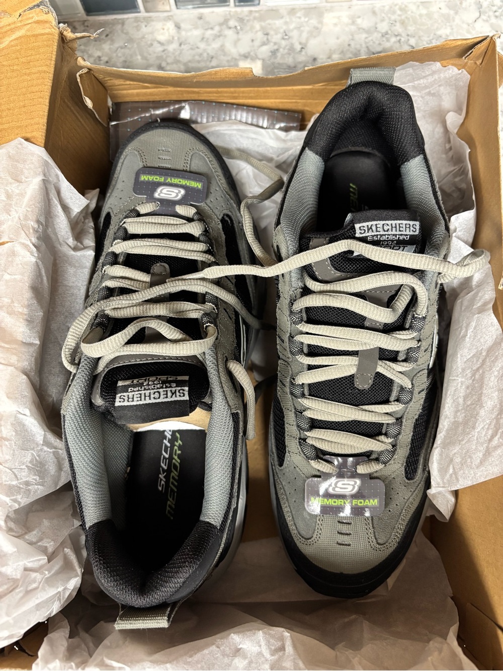 Skechers Men’s Memory Foam: • VIGOR 2.0-TRAIT
• CHARCOAL/BLACK Size 10